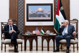 بلينكن يؤكد رغبة واشنطن في “إعادة بناء” علاقتها مع الفلسطينيين