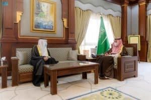 أمير المدينة المنورة يلتقي مدير فرع وزارة الخارجية بالمنطقة