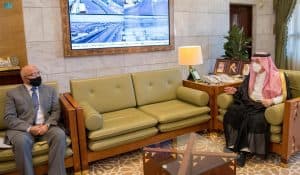 أمير الرياض يستقبل سفير جمهورية باكستان لدى المملكة