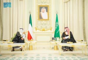 ولي العهد يتسلم رسالة خطية لخادم الحرمين من أميرالكويت ويعقد اجتماعاً مع ولي العهد الكويتي