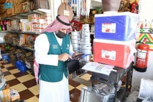 تجارة عسير تنفذ جولات رقابية على محال بيع لوازم الرحلات بالسودة