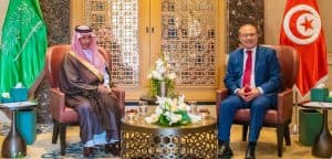 وزير السياحة يبحث مع نظيره التونسي العلاقات الثنائية بين البلدين
