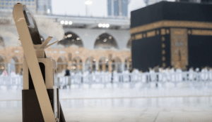 10 روبوتات ذكية لتعقيم المسجد الحرام