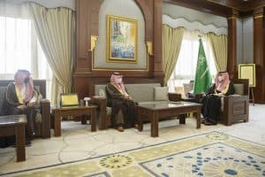 أمير المدينة المنورة يستقبل المشرف العام على الأمانة العامة للهيئة العليا للأمن الصناعي