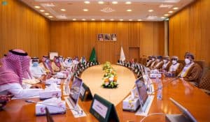 الحقيل يبحث مع وزير الإسكان والتخطيط العمراني العُماني تعزير التعاون بين البلدين