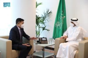 وزير الموارد البشرية يلتقي بالمبعوث الخاص لرئيس الفلبين