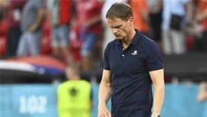 مدرب هولندا دي بور يستقيل من منصبه