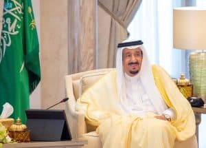 إنفاذاً لتوجيهات خادم الحرمين .. تمديد صلاحية الإقامة وتأشيرات الزيارة والخروج والعودة آلياً في الدول التي يتم تعليق القدوم منها