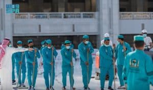 تطهير وتعقيم المسجد الحرام على مدار الساعة لاستقبال المعتمرين