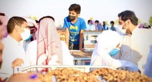 موسم عنيزة للتمور يمنح الشباب فرصاً تجارية