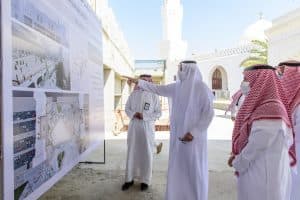 أمير المدينة المنورة يطلّع على مستجدات أعمال المرحلة الأولى لمشروع مركز القبلتين الحضاري