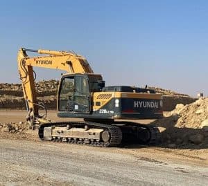 ضبط معدات تستخرج المواد الخام بالمزاحمية