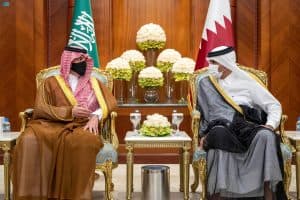 الأمير عبدالعزيز بن سعود يصل إلى قطر في زيارة رسمية