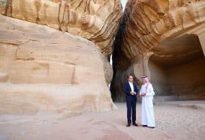 الأمير فيصل بن فرحان يصحب وزير خارجية النمسا في جولة على المواقع الأثرية بالعلا
