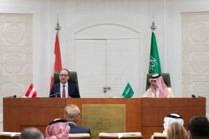 سمو وزير الخارجية يعقد مؤتمراً صحفياً مع نظيره النمساوي