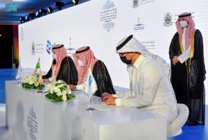 وزير الحرس الوطني يفتتح “قمة الرياض العالمية للتقنية الطبية “2021”