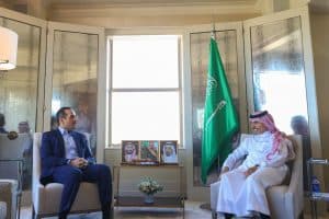 وزير الخارجية يلتقي نظيره القطري
