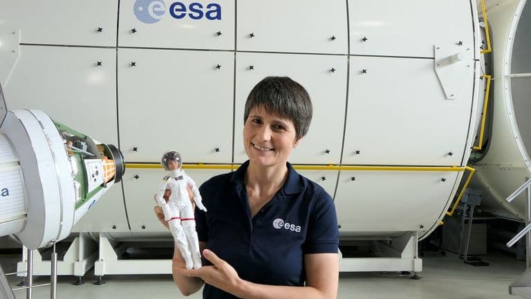 135-115759-barbie-astronaut-zero-gravity-flight-3