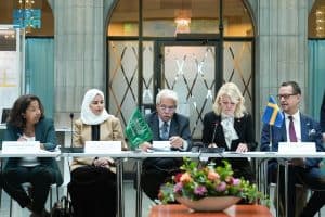 وزير التجارة يبحث تعزيز التبادل التجاري والفرص الاستثمارية مع قطاع الأعمال السويدي