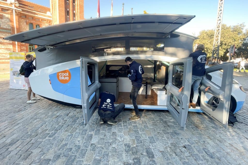 Students from Eindhoven’s Technical University set up Stella Vita vehicle in Spain