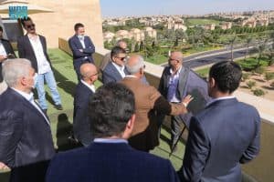 البدير يطلع على تجربة الضواحي السكنية الكبرى في مصر