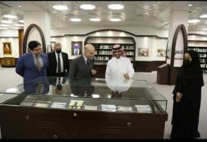 سفير البيرو يزور مكتبة الملك فهد الوطنية ويبدي إعجابه