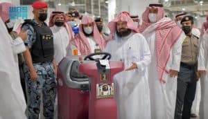 الشيخ السديس يدشن “روبوت التطهير الذكي” بالمسجد الحرام