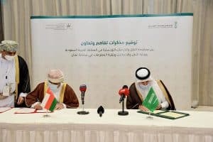 “النقل والخدمات اللوجستية” توقع مذكرات تفاهم مع نظيرتها العمانية في مجال النقل البري والجوي