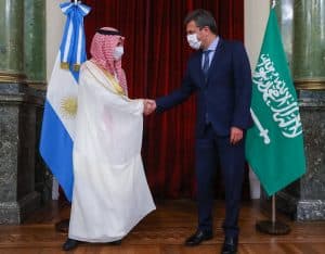 سمو وزير الخارجية يلتقي رئيس مجلس النواب الأرجنتيني