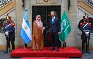الأمير فيصل بن فرحان يلتقي وزير خارجية الأرجنتين