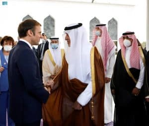 الرئيس الفرنسي يغادر جدة