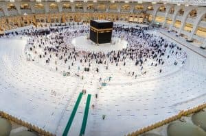 رئاسة شؤون الحرمين تخصص 34 مساراً للطواف وترفع مستوى الإجراءات الاحترازية