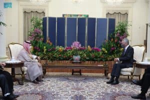 رئيس وزراء سنغافورة يستقبل وزير الخارجية