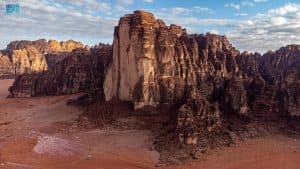 صحراء ” حسمى ” بتبوك .. جبال تستنطق التاريخ