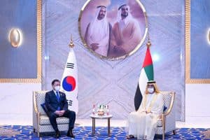 نائب الرئيس الإماراتي يبحث مع رئيس كوريا الجنوبية تعزيز العلاقات الثنائية