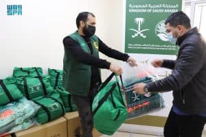 مركز الملك سلمان للإغاثة يوزع كسوة الشتاء على 591 أسرة في الأردن