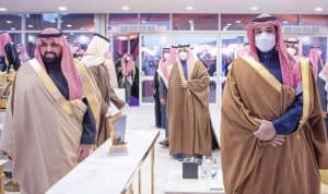 ولي العهد يكرم العربية للعود لدعمها الموروث الوطني في مهرجان الملك عبدالعزيز للإبل