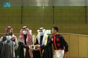 رئيس هيئة الإذاعة والتلفزيون يتوج إسطبل الأمير محمد بن سيف الدين