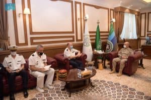 رئيس هيئة الأركان العامة يلتقي مدير التطوير الدولي بوزارة القوات المسلحة الفرنسية