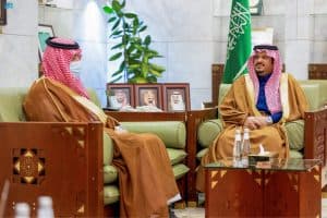 نائب أمير الرياض يستقبل مدير عام الشؤون الصحية بالمنطقة