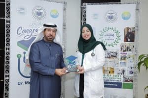 المركز التخصصي الطبي يحتفل بتخريج أول طبيبة حاصلة على البورد السعودي في الطب الباطني