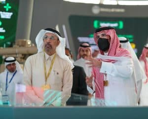 الفالح والسواحة والخطيب يزورون جناح وزارة الداخلية في معرض الدفاع العالمي