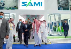 سمو ولي العهد يصطحب الرئيس المصري في جولة بمعرض الدفاع العالمي