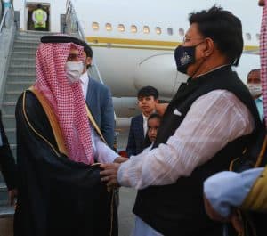 سمو وزير الخارجية يصل إلى جمهورية بنغلاديش الشعبية