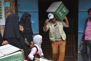 توزيع 63 طنًا من السلال الغذائية في محافظة تعز