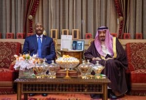 الملك يستقبل رئيس مجلس السيادة الانتقالي بجمهورية السودان ويقيم مأدبة عشاء تكريماً لفخامته