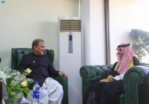 سمو وزير الخارجية يلتقي وزير خارجية باكستان