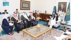 رئيس وزراء جمهورية باكستان يستقبل سمو وزير الخارجية