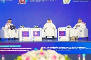 وزيرا البيئة والإسكان يدشنان “مؤتمر التميز التشغيلي” بعقد جلسة وزارية