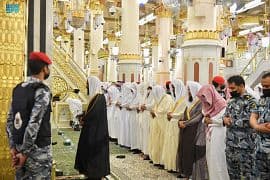 إقامة أول صلاة تراويح في أول ليلة لشهر رمضان بالمسجد النبوي